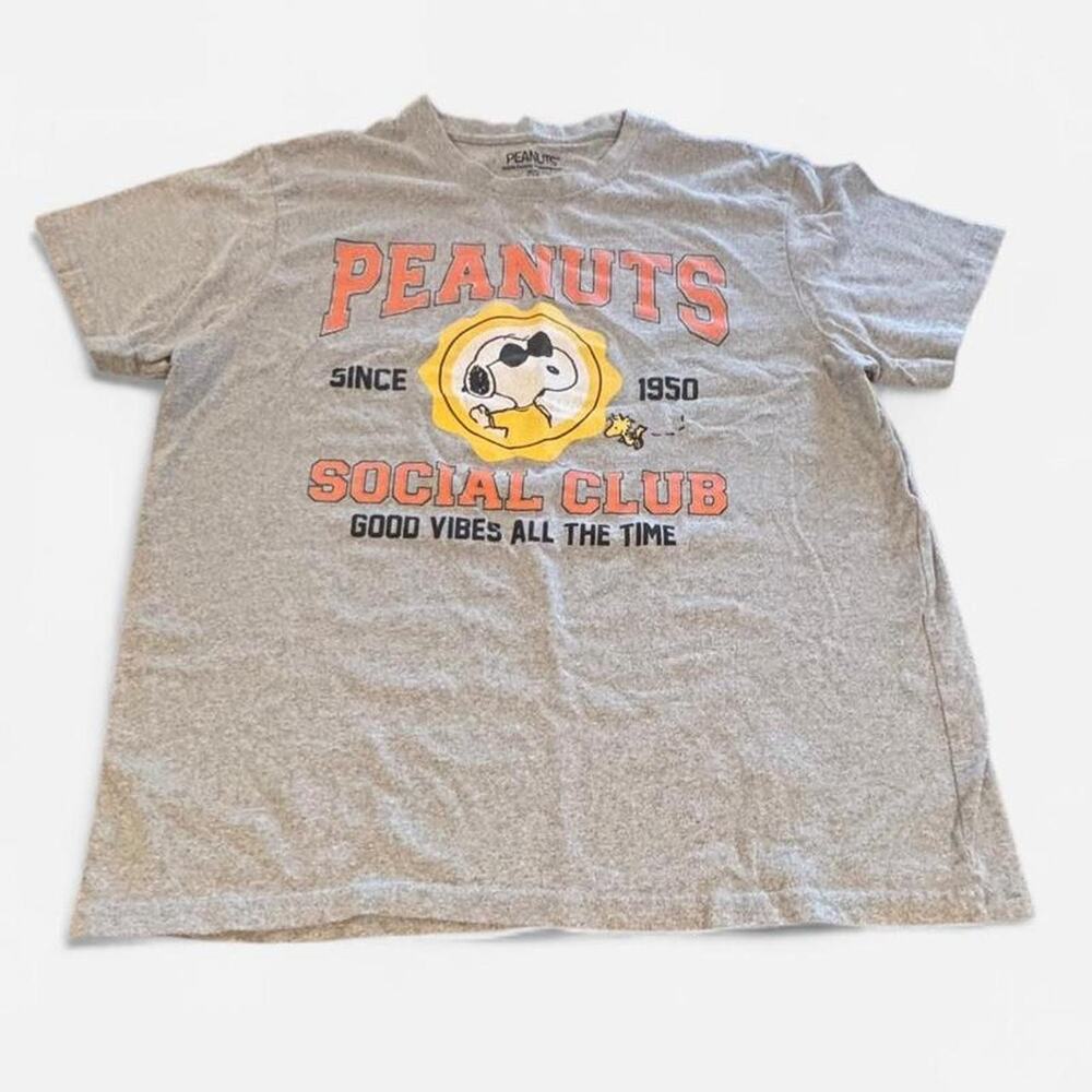 Peanuts "Social Club" graphic t-shirt featuring Snoopy - Size L